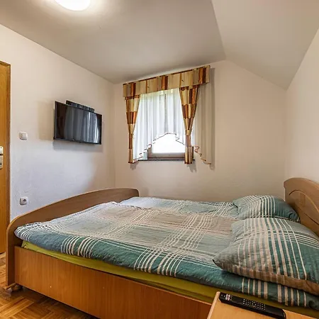 Vineyard Ucman - Happy