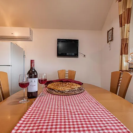 Holiday home Vineyard Ucman - Happy *